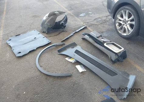 2023 Tesla Model Y Awd/Long Range Dual Motor All-Wheel Drive z USA, uszkodzony, nr VIN 7SAYGDEE1PF627623